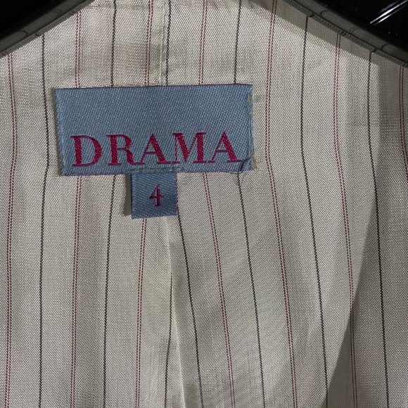 Vest - Drama - Picture 6 of 6